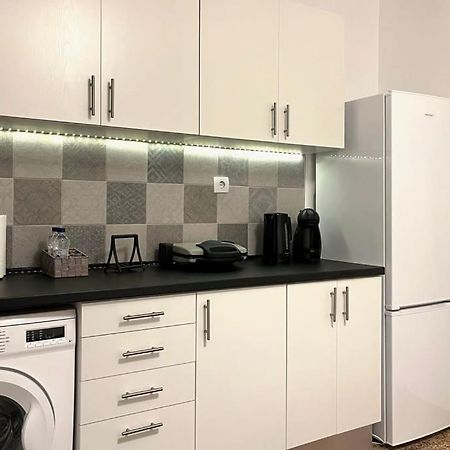 Pame Rentals - Ideal For 2 In Pagrati Athene Buitenkant foto