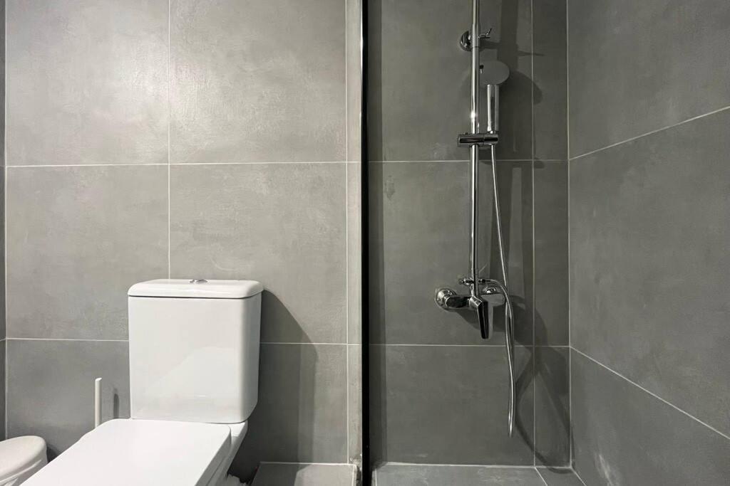 Pame Rentals - Ideal For 2 In Pagrati Athene Buitenkant foto